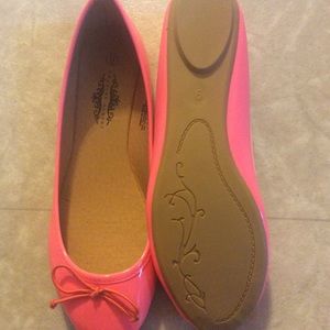 Charles Albert pink women’s sz 9 slip on